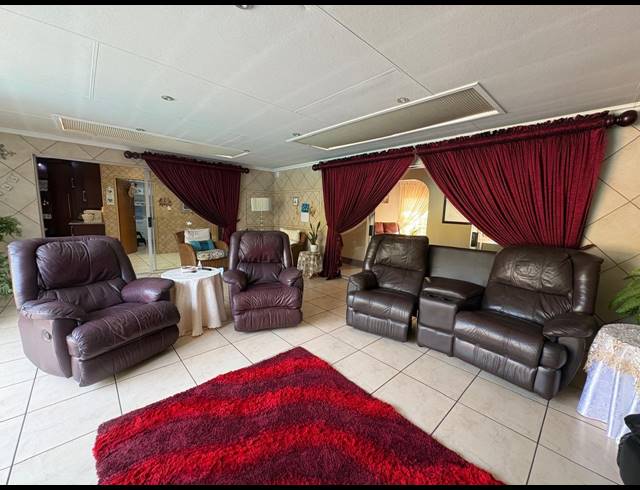 6 BEDROOM HOUSE FOR SALE IN MEYERTON EXT 6
